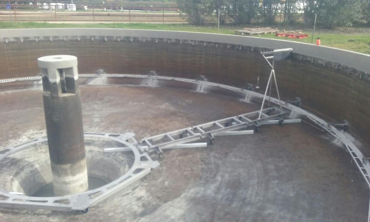 Racleur MANOWAR installe sur un decanteur primaire au Algarve